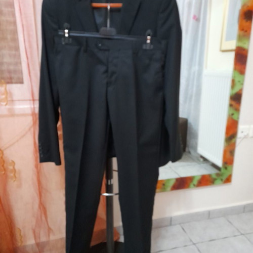 Men's suit used, black, size 40