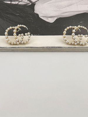 Steel earrings new with white pearls gold color