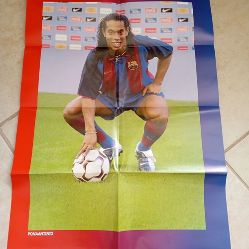 Sporty collectible posters pack of 3, like new, world football legends