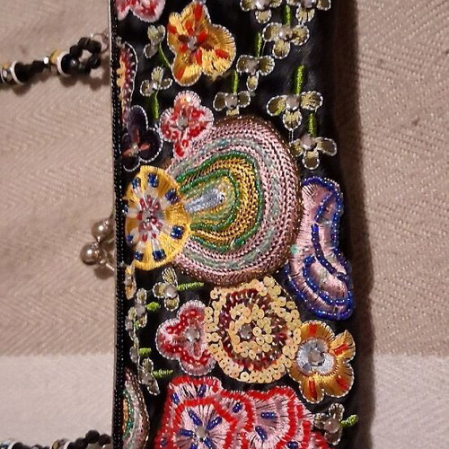Vintage women's bag like new, multicolored with embroidered flowers