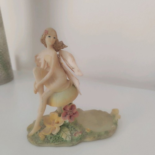 Vintage fairy figurine like new, collectible