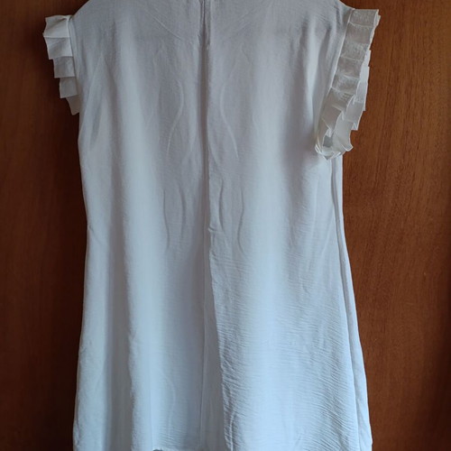 White summer mini dress with ruffles on sleeves size M like new