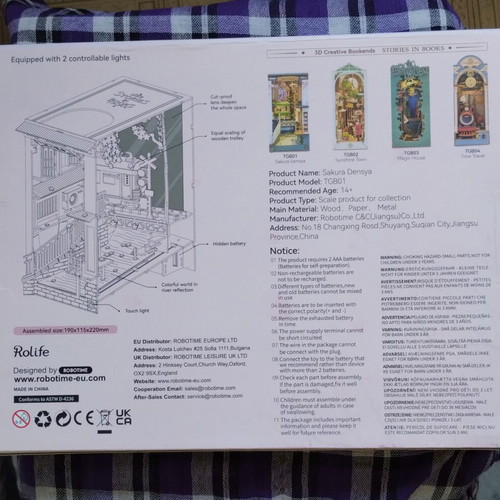 Rolife Sakura Densya DIY Book Nook Kit with LED lights