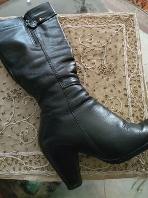 Boxer boot 100% genuine leather like new, 8 cm heel, size 37, black