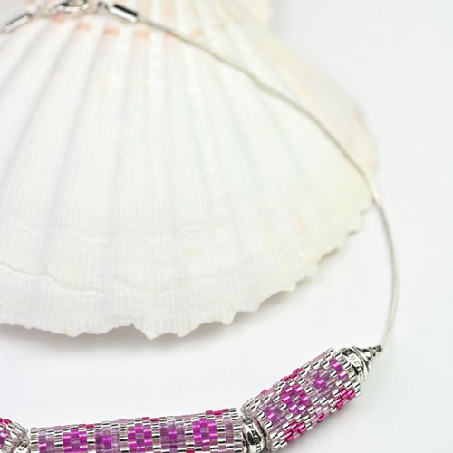 Custom-made necklace in silver with purple flowers