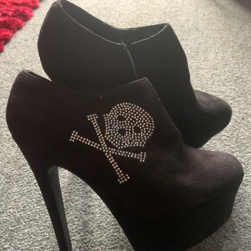 Ankle boot with platform black like new