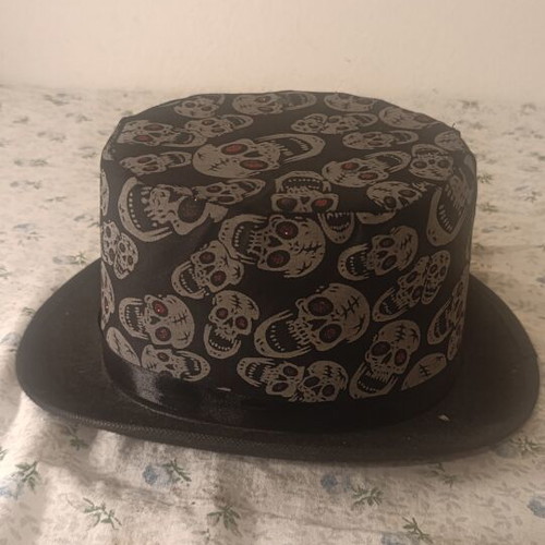 Halloween hat with skulls like new, felt material