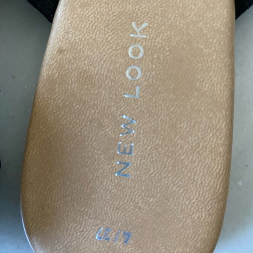 Slippers with wide black straps New Look size 37