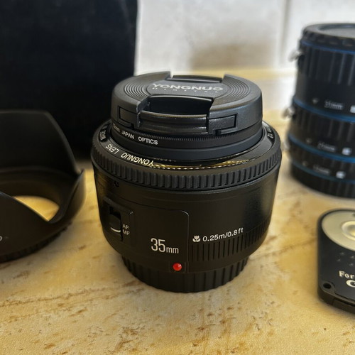 Canon EOS Yongnuo 35mm f2 1:2 AF/MF lens like new with gifts