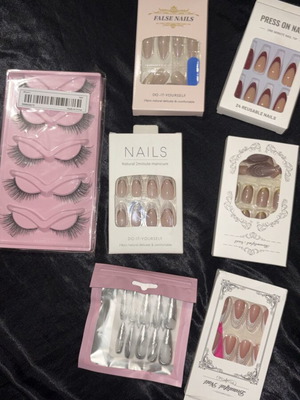 Set of false lashes and press on nails new, 10 sets
