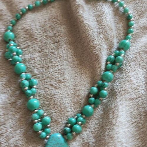 Necklace like new with beads and turquoise stone