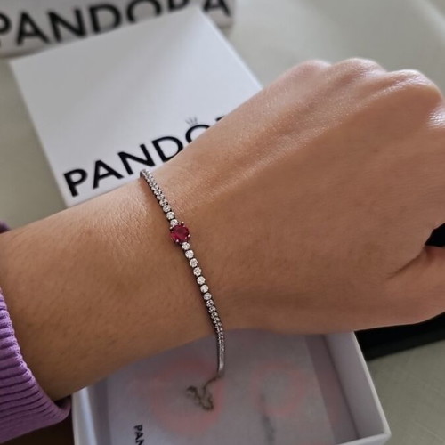 Pandora bracelet new, genuine and elegant