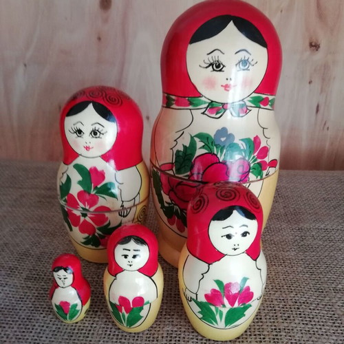 Vintage wooden Babushka 5 dolls like new