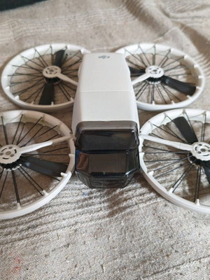 DJI Flip like new with 3 batteries, hub and carrying bag