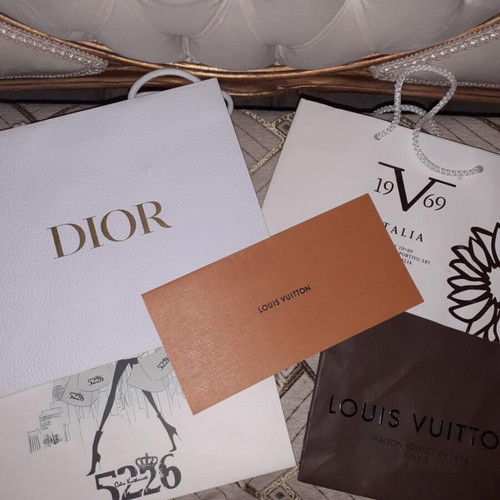 Paper bags and envelope like new, Louis Vuitton, Dior, 5526, 19V69