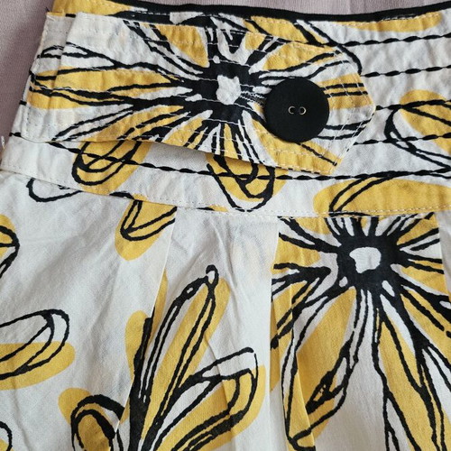 Twenty One cotton skirt new, size S, cream with mustard and black flowers
