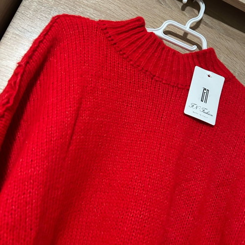 Thick knitted sweater new, red