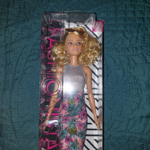 Barbie Fashionistas #70 doll new in box