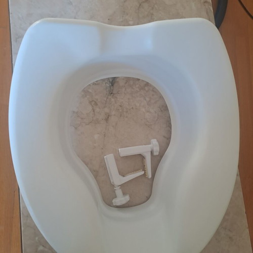 Toilet seat for adults used, fully functional