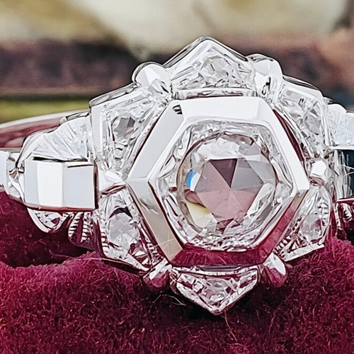 Women's ring with rare natural pink diamonds and 18 ct white gold
