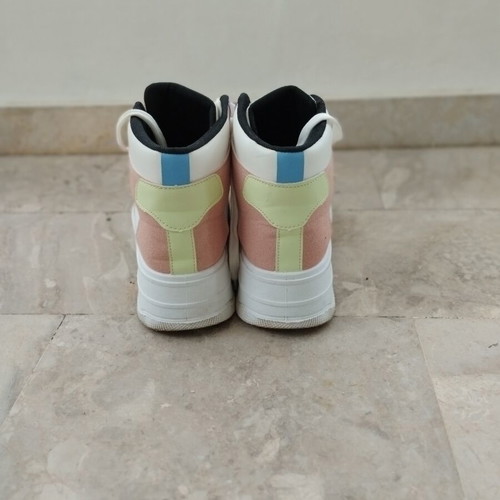 High-top sneakers like new, white with pastel purple and beige
