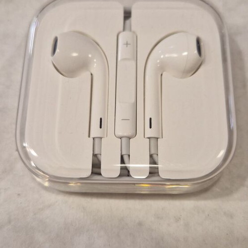 Apple EarPods wired headphones with 3.5mm jack