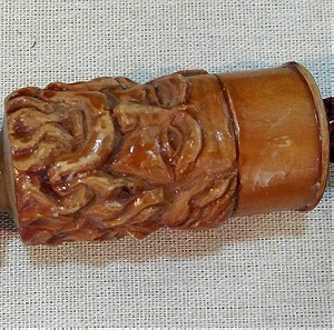 Σπάνιο παλιό ξύλινο διακοσμητικό κομπολόι, με χειροποίητο σκάλισμα στον "παπά" την μορφή ιερέα.