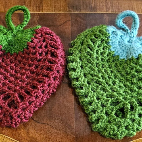 Handmade knitted decorative hearts and fruits set new
