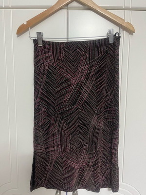 Midi skirt with colorful shiny threads like new, small side slit