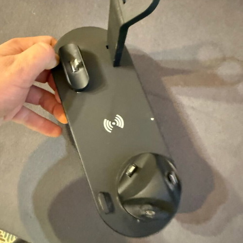 4-in-1 charger like new with wireless charging for phone, smartwatch, and earbuds