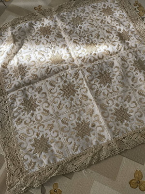 Doilies like new, set of 2, different designs