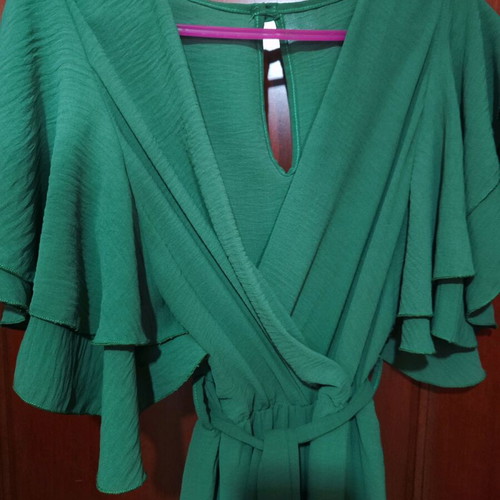 Jumpsuit with ruffle sleeves and belt like new, small-medium