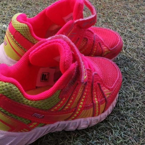 Fila kids shoes size 23.5 like new for girls