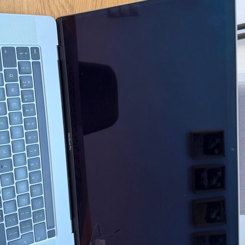 MacBook Pro 16” i9 2.3GHz 16GB RAM 1TB SSD used