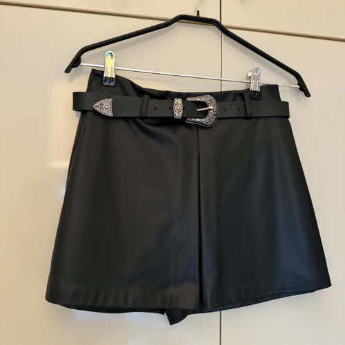 Zara leather shorts with belt size S like new black