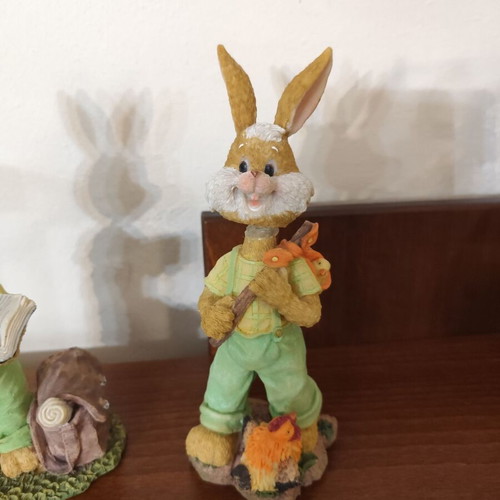Decorative rabbit set like new with spring