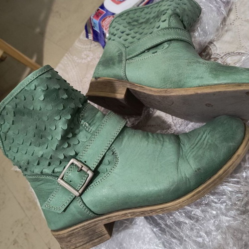 Women's green boots like new size 37