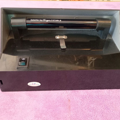 Counterfeit Banknote Detector like new with UV Black Light