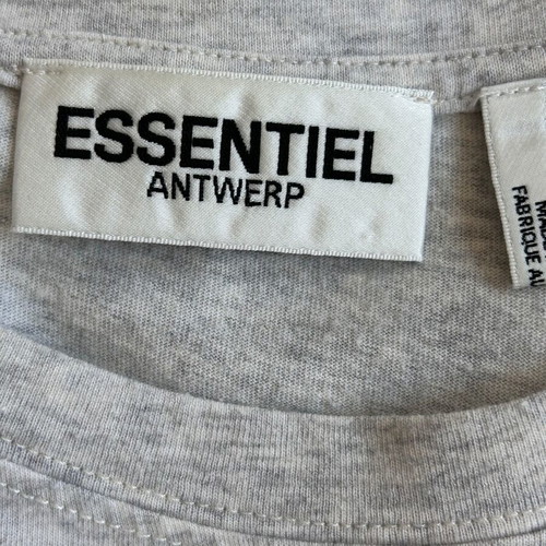 Essential Antwerp T-shirt like new, gray with pink logo, size S/M