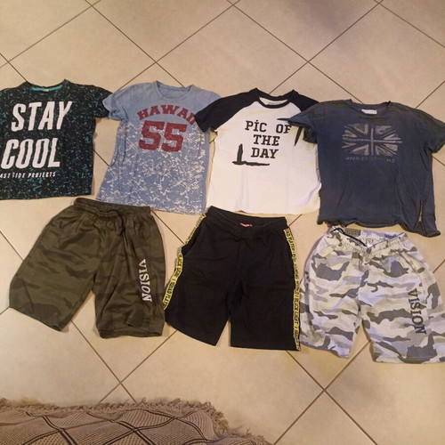 Pack of 4 used short-sleeve t-shirts for 9-year-old boy