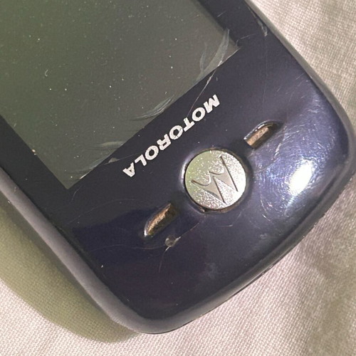 Motorola phone used, works well, no charger