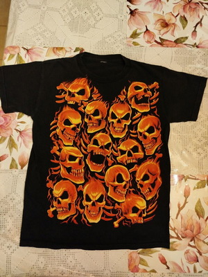 Black mako t-shirt used, size XS, for metalheads, rockers and goths