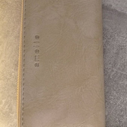 Amelie women's beige wallet like new