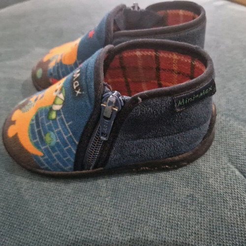 Children's anatomical slippers used, size 24