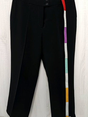 Michele fashion fabric 3/4 pants black like new, size M