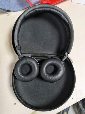 Mercedes-Benz AKG P104 wireless headphones like new with genuine case