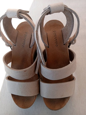 Catarina Martins platform shoes like new, handmade leather, beige