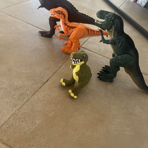 Dinosaur toys like new, 3 with sound and movement plus 1 gift