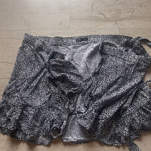 Sinsay Animal Print Skirt size L like new, black and white