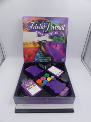 Hasbro Trivial Pursuit Genus Edition ελληνικό επιτραπέζιο μεταχειρισμένο με σκισμένο εξώφυλλο